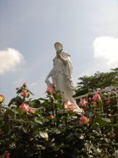 フローラ像とプリンセス・ド・モナコ